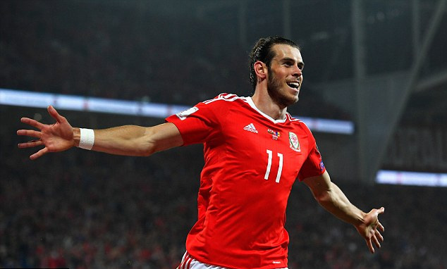 Bale g&oacute;p c&ocirc;ng lớn đưa Xứ Wales lần đầu v&agrave;o tốp 10