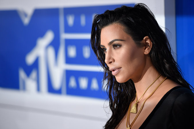 Chi tiết vụ Kim Kardashian bị cướp hàng triệu USD ở Paris