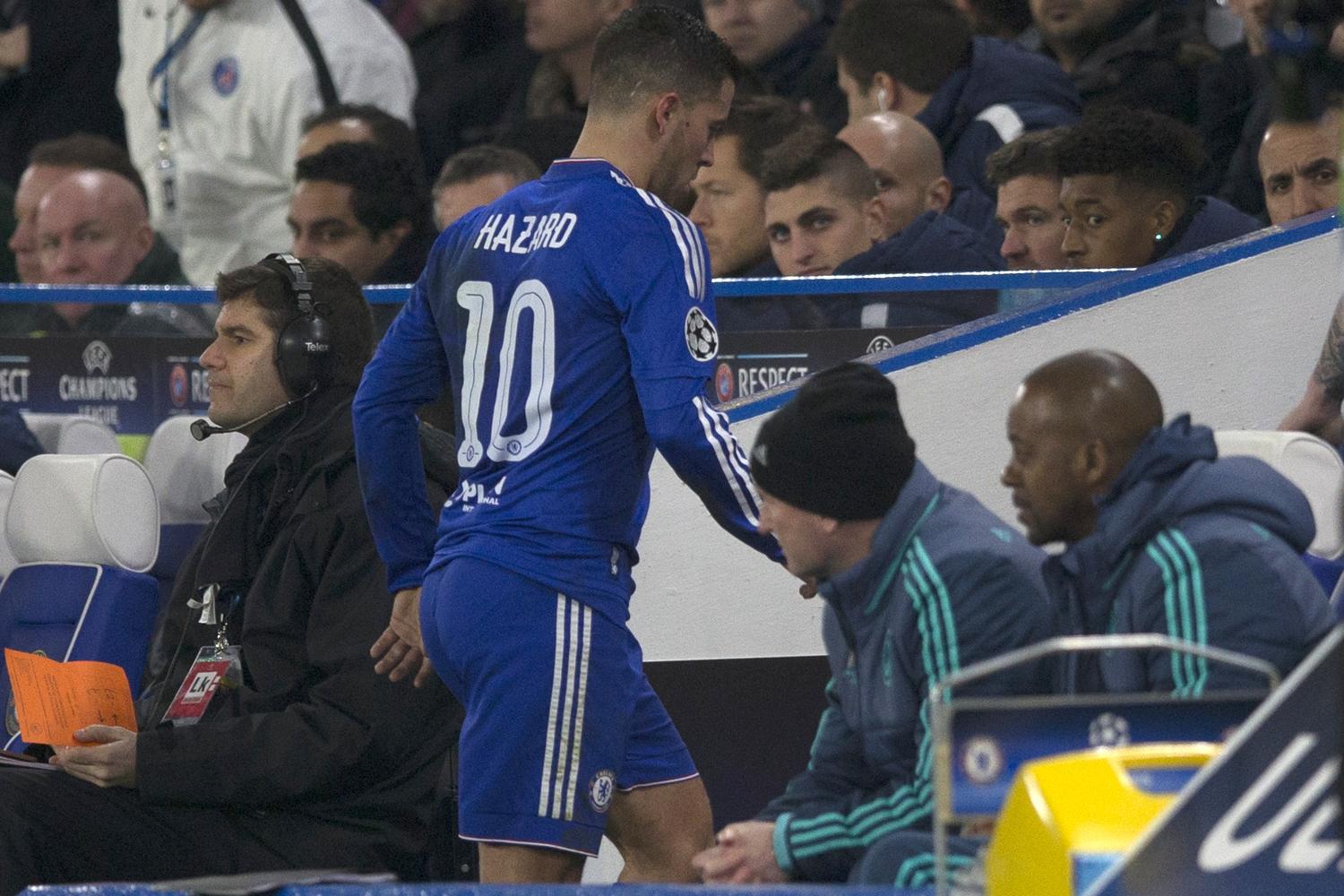 Hazard bị CĐV Chelsea la ó, gọi là rắn độc