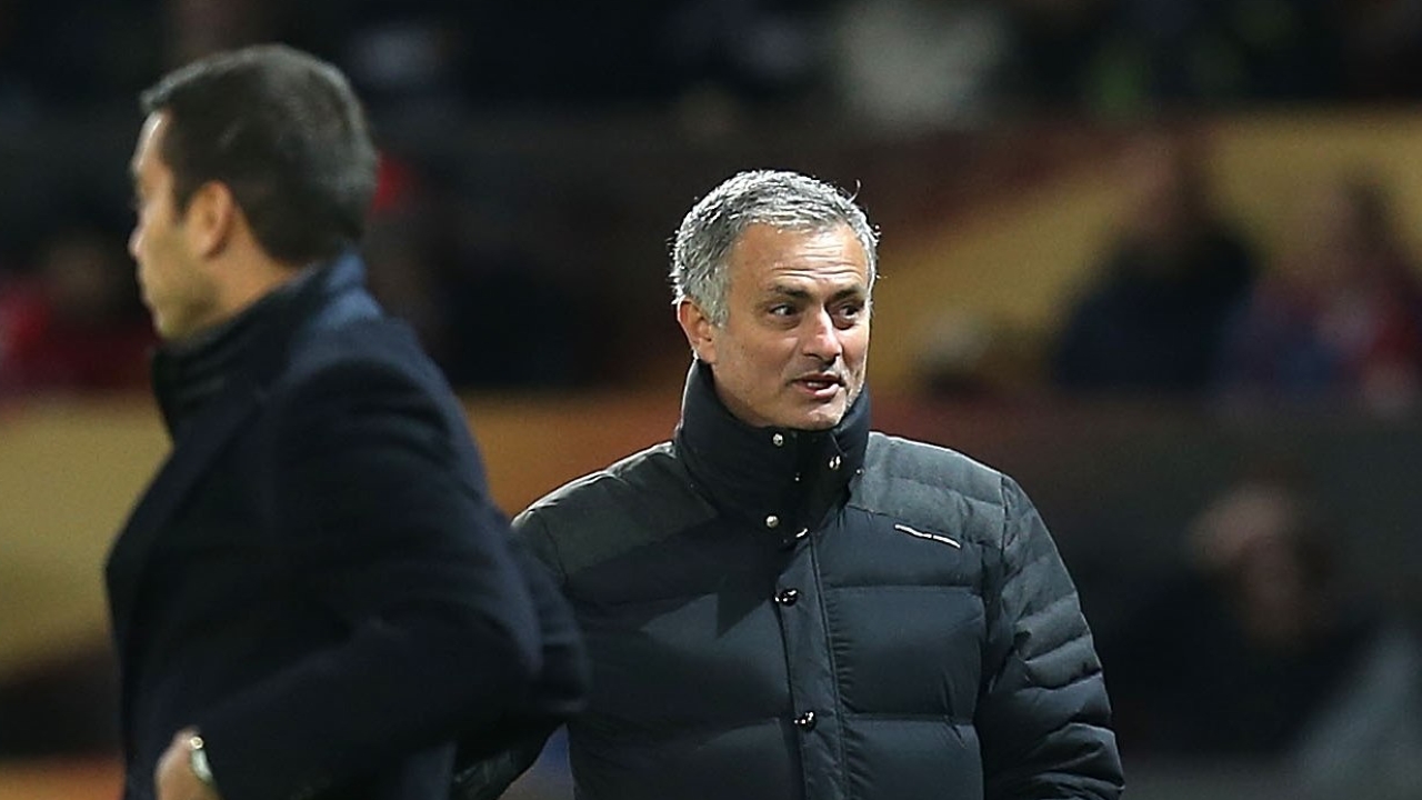 Mourinho không ngó ngàng đến kỷ lục của Rooney
