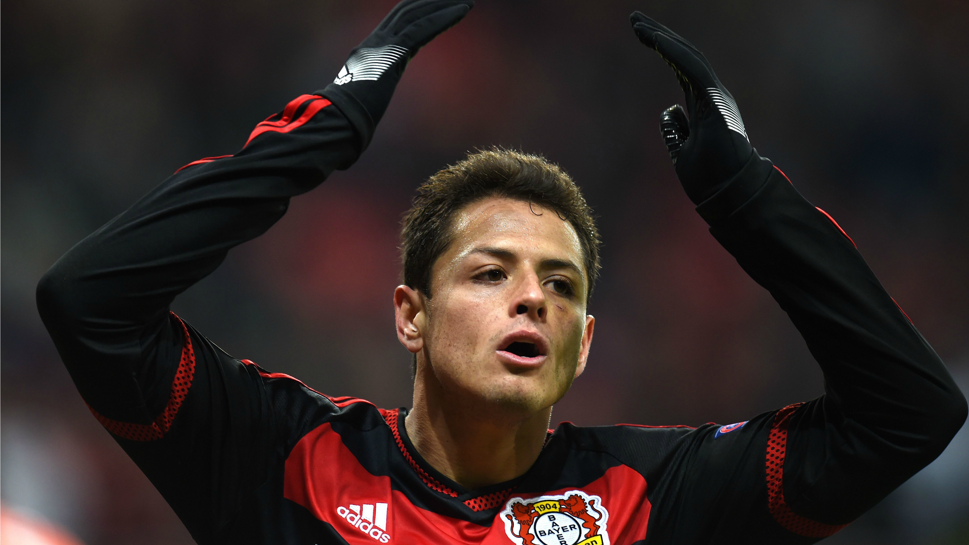 Chicharito gặp nạn trước mùa giải mới