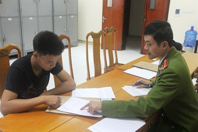 Thanh niên cướp xe máy trốn sang Lào đã ra đầu thú