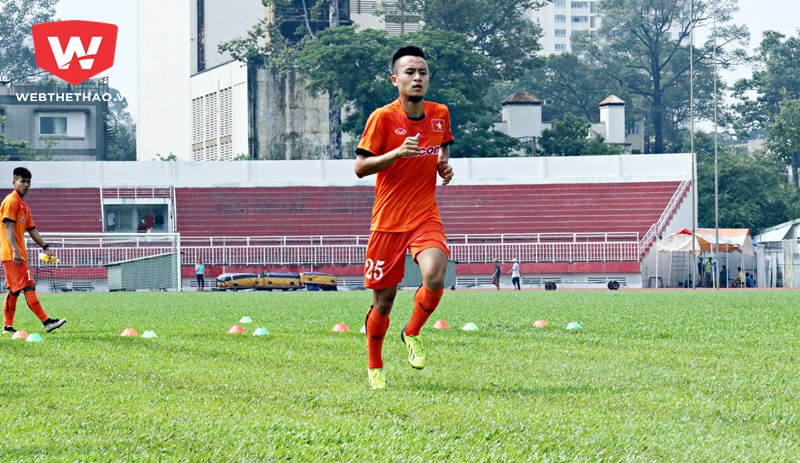 Tiền vệ Võ Huy Toàn gãy tay khi đá giao hữu