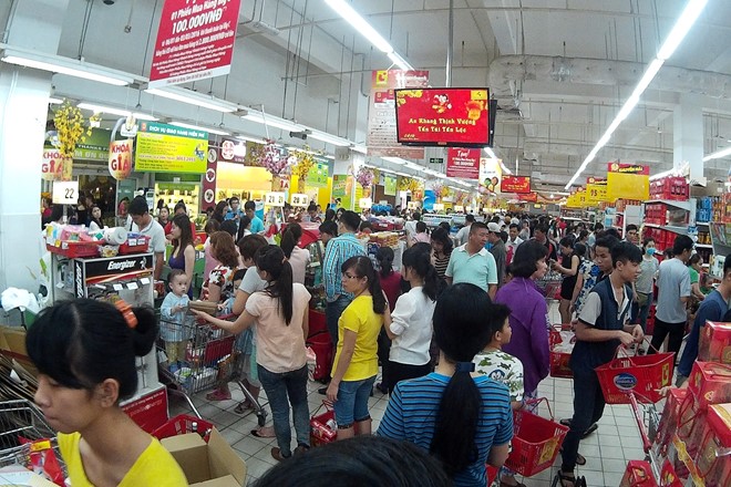 "Vét sạch" siêu thị ngày cuối năm