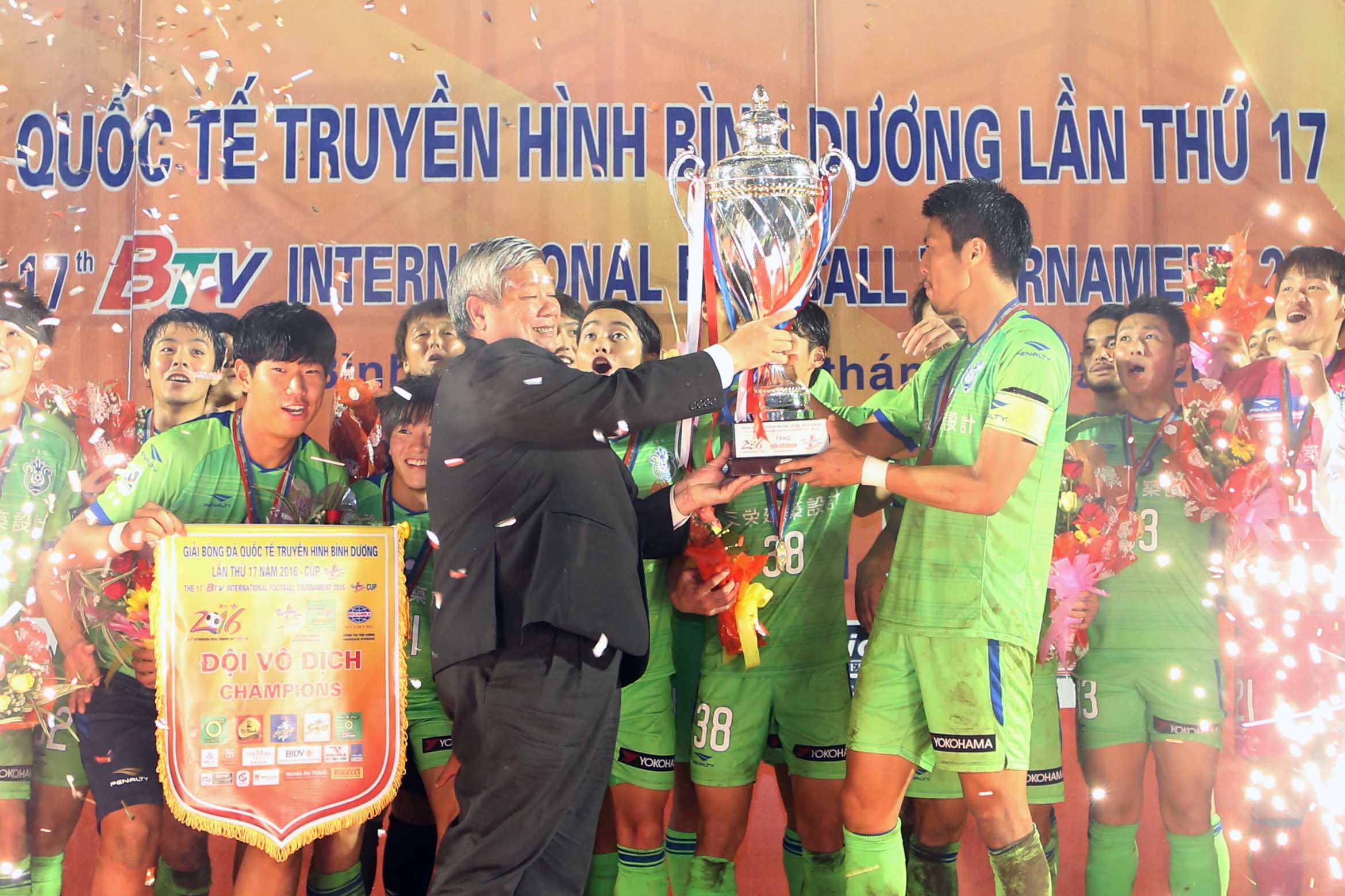 
C&uacute;p cho nh&agrave; v&ocirc; địch
