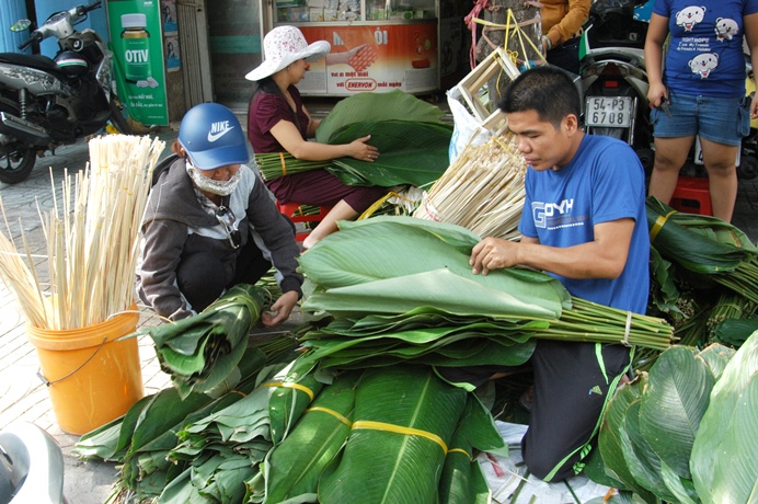 Chợ lá dong Sài Gòn tất bật những ngày giáp Tết