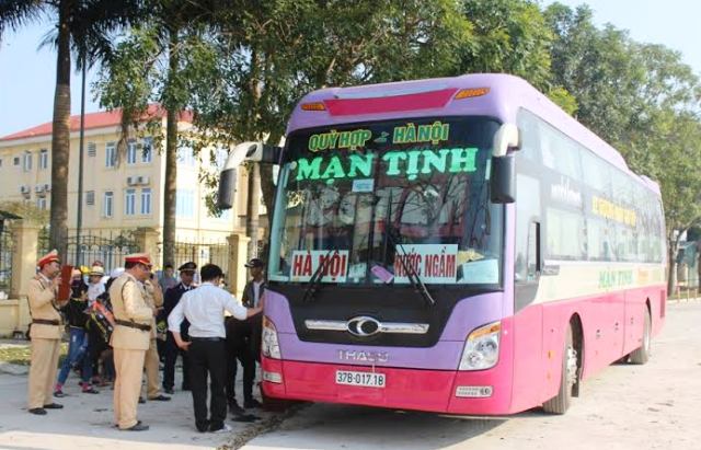Bắt xe 46 chỗ nhồi nhét tới 71 hành khách