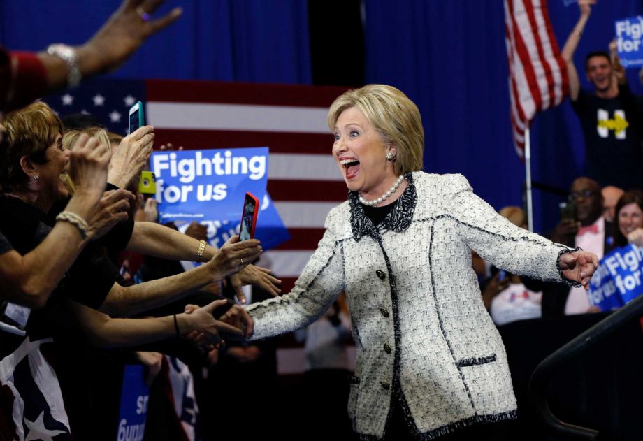 Bà Clinton thắng lớn trước ngày “siêu thứ ba”