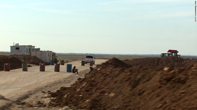 Mỹ xây "2 căn cứ không quân ở miền Bắc Syria"