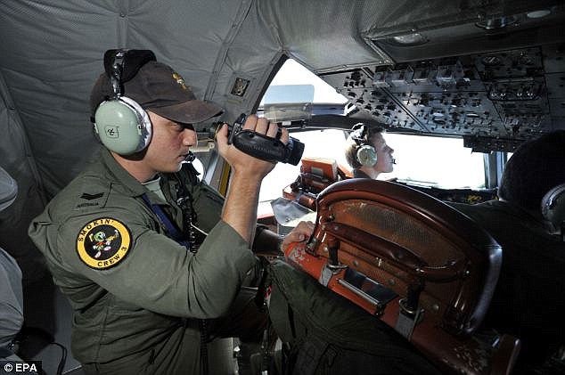 Giây phút hoảng loạn của nhân viên không lưu khi "mất" MH370