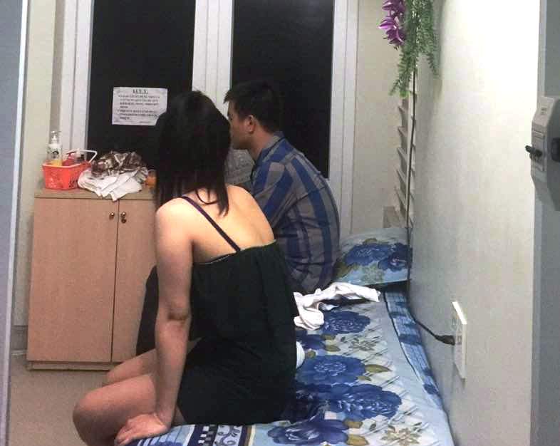 TP HCM: Phá đường dây chân dài bán dâm