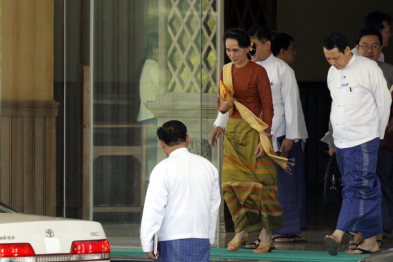 Bà Suu Kyi "thả con tép, bắt con tôm"?