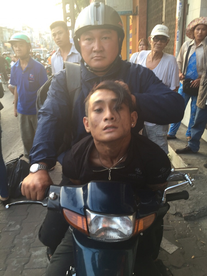 Trong 12 giờ, “hiệp sĩ” Tân Bình bắt 4 tên trộm, cướp