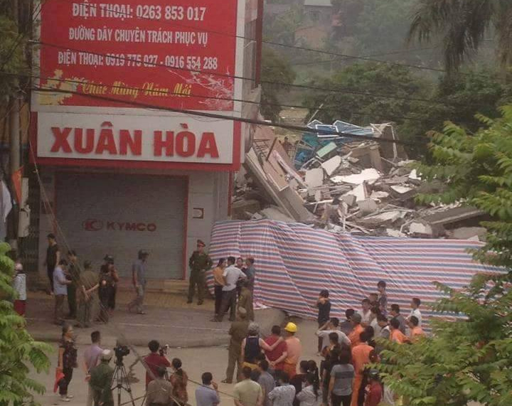 Sập nhà 5 tầng trong đêm, 3 người thiệt mạng