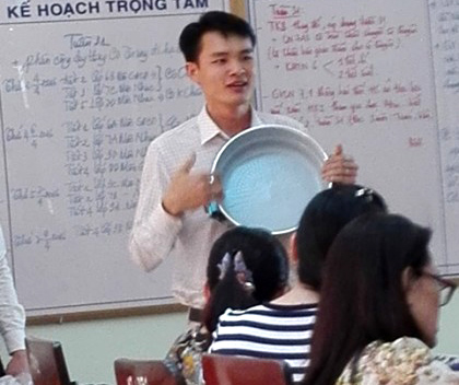Phòng Giáo dục giới thiệu doanh nghiệp vào trường tiếp thị... xoong, nồi!