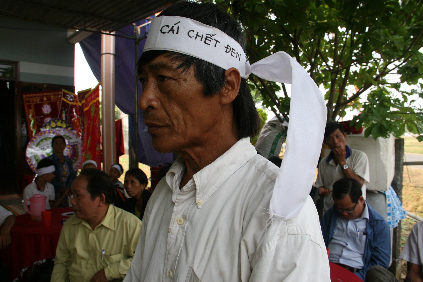 Uống thuốc tự tử, để lại thư tố công an xã "bạo hành"