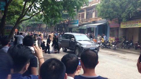 Nhiều tiếng súng nổ khi công an vây bắt 1 người