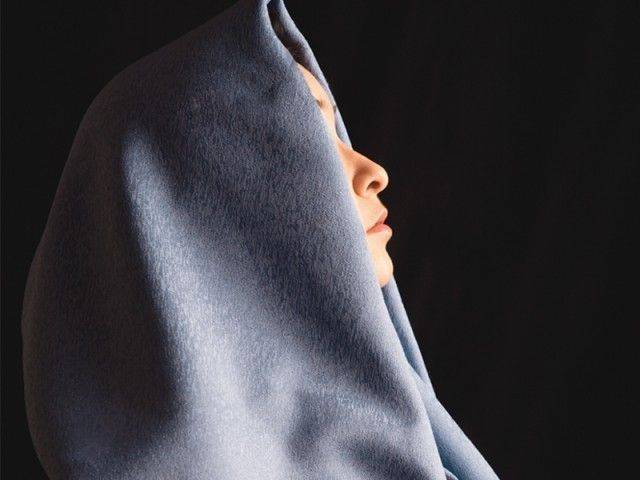 Pakistan: Phụ nữ mù mắt vì axit bị cưỡng hiếp tập thể