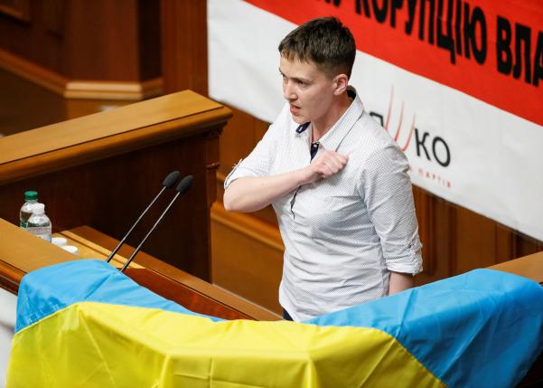 Nữ phi công Ukraine mắng nghị sĩ là “học sinh lười biếng”