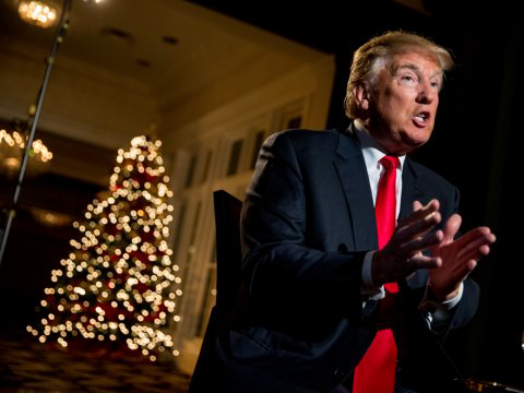 Hơn 1.500 phụ nữ sẵn sàng khỏa thân phản đối tỉ phú Trump