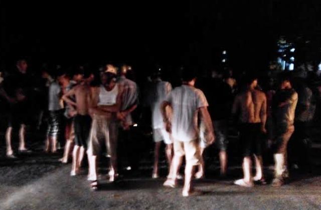 Nghi cảnh sát cơ động đuổi người gây tai nạn, dân vây hiện trường