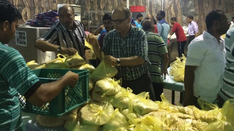 Ấn Độ gửi đồ ăn cho 10.000 công nhân sắp chết đói ở Ả Rập Saudi