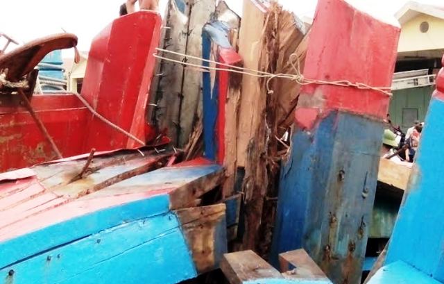 Tàu cá Thanh Hóa bị tàu lạ vỏ sắt đâm giữa đêm trên biển