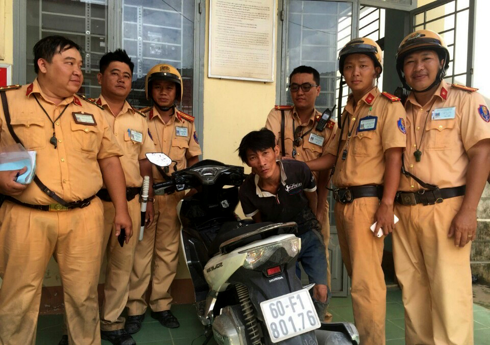 CSGT dầm mưa, truy đuổi hơn 100 km bắt tên trộm xe tay ga