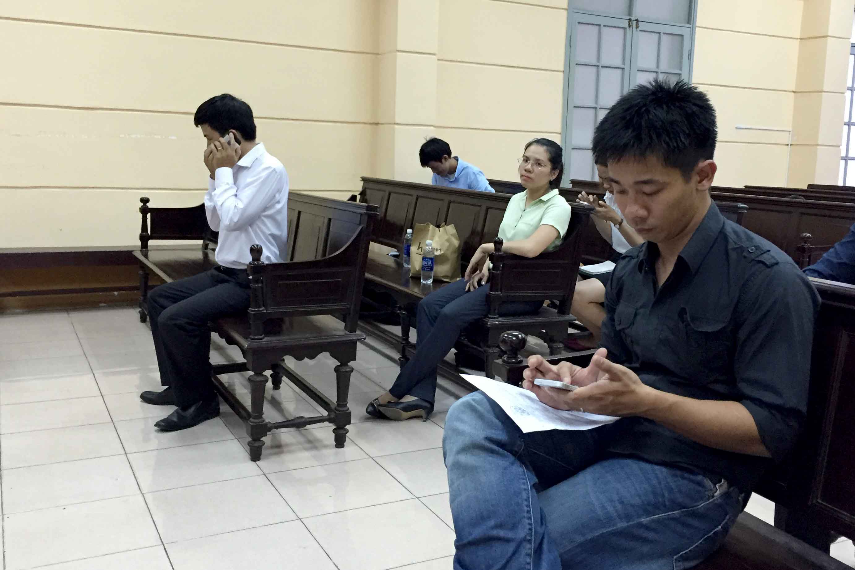Phin Cà Phê lại kiện cán bộ trật tự đô thị quận 1 - Ảnh 2.