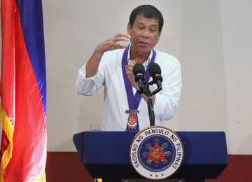Tổng thống Philippines mắng cựu Bộ trưởng Tư pháp "vô đạo đức"