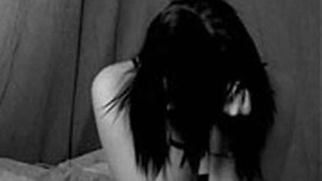Đứa trẻ mới sinh chỉ rõ kẻ hại đời thiếu nữ rồi "xù"