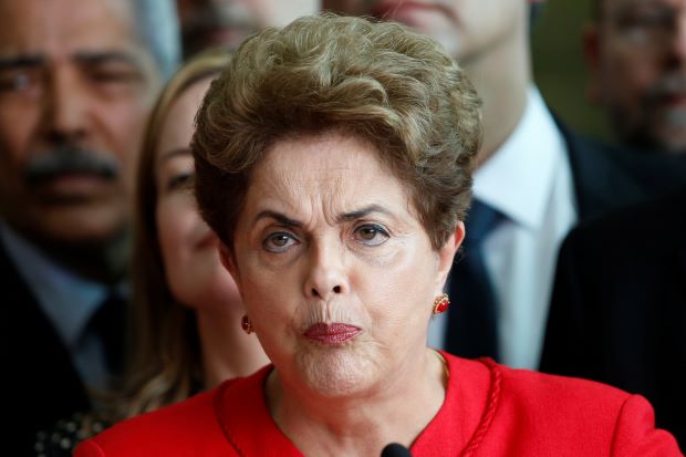 Bị miễn nhiệm, bà Rousseff cứng rắn đến phút cuối