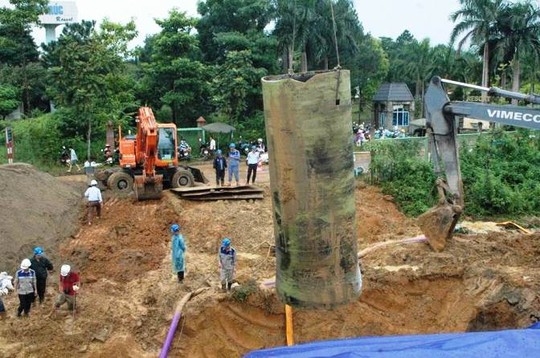 Đường ống nước sạch sông Đà vỡ lần thứ 19