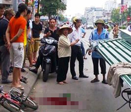 Đi xe đạp, bé trai bị tôn cứa vào cổ tử vong