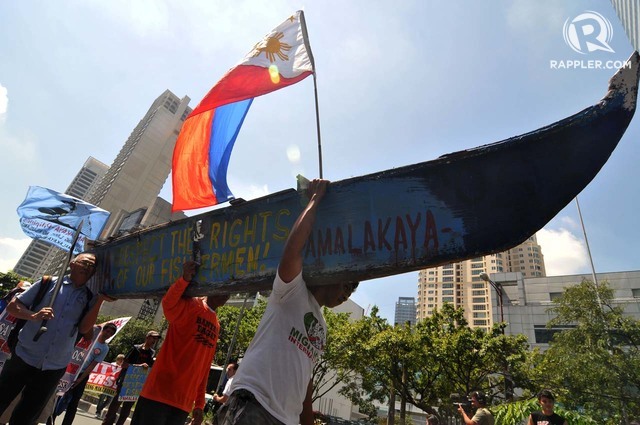 Tàu hải cảnh Trung Quốc đuổi ngư dân Philippines