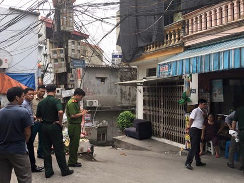 Cả phố kinh hãi vì vật giống mìn tự chế cắm nén nhang