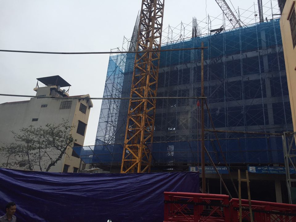 Sập giàn giáo ở Hà Nội: 2 người chết, 4 người bị thương