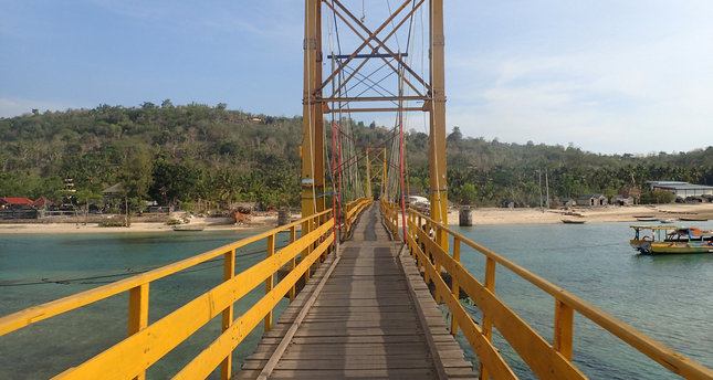 Sập cầu, 9 người thiệt mạng
