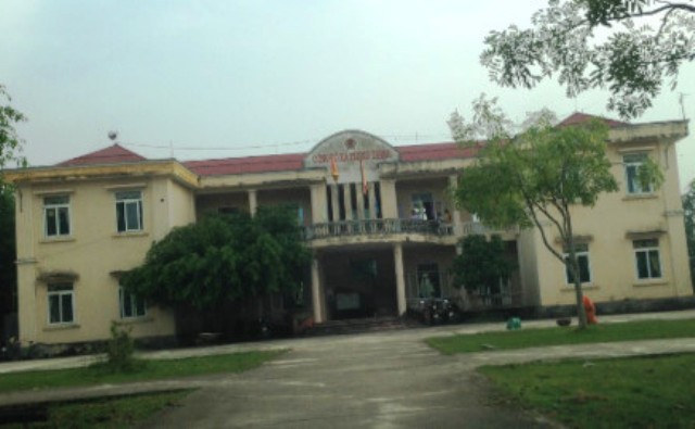 Cách chức Phó bí thư xã “xài” bằng giả