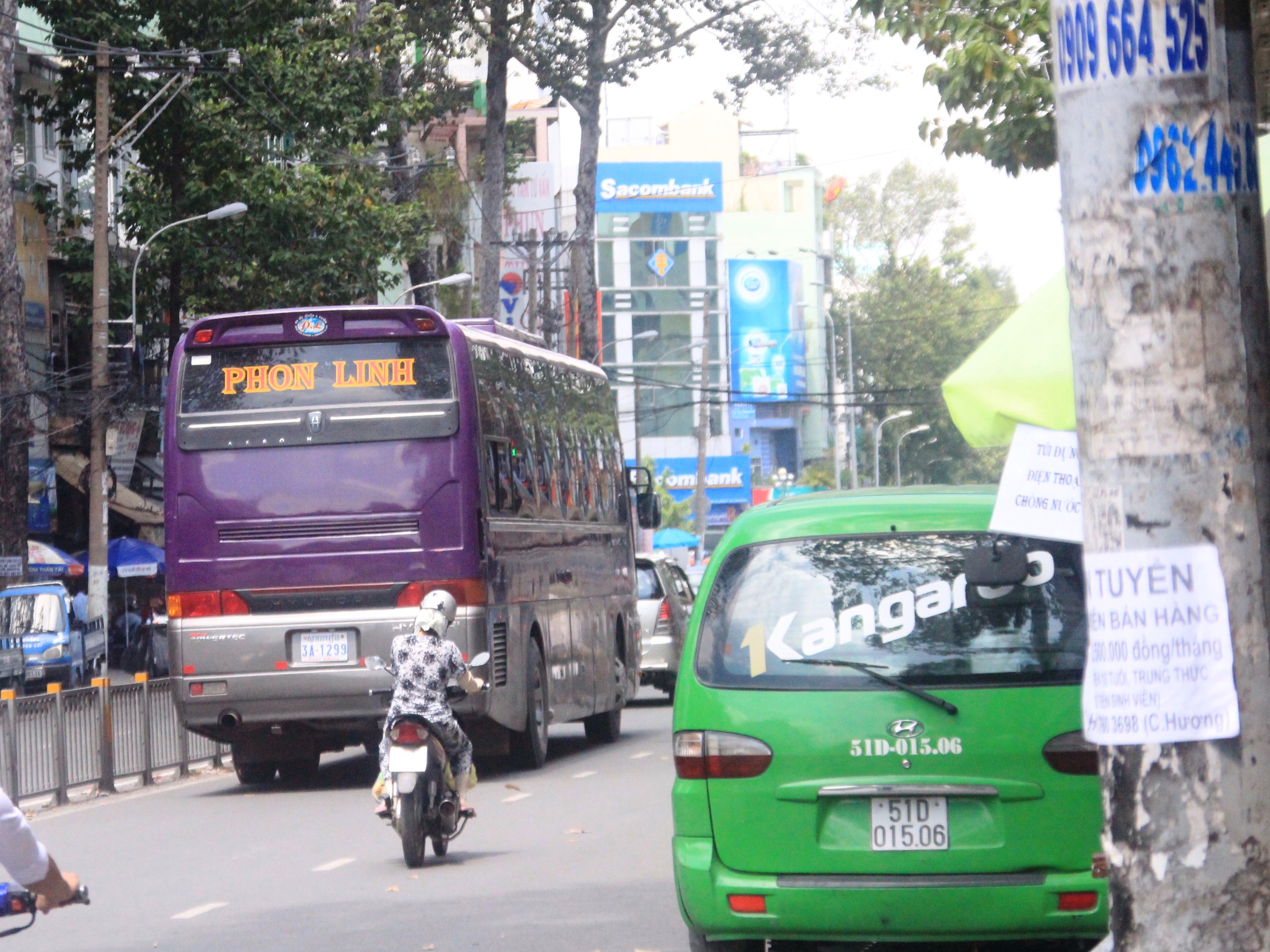 Xe khách chạy vào đường cấm, tài xế nói “không biết”