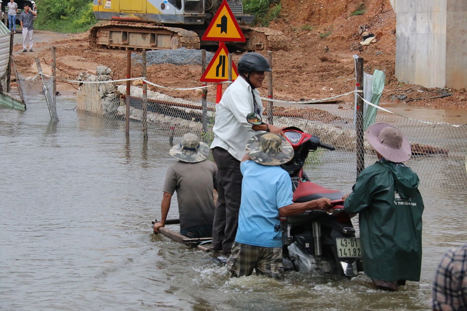 
Tuy nhi&ecirc;n, việc vận chuyển người kh&aacute; nguy hiểm

