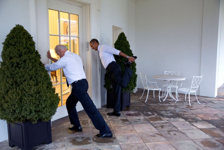 
Hai &ocirc;ng Obama v&agrave; Biden tham gia chương tr&igrave;nh H&atilde;y vận động ở Nh&agrave; Trắng ng&agrave;y 21-2-2014. Ảnh: NH&Agrave; TRẮNG
