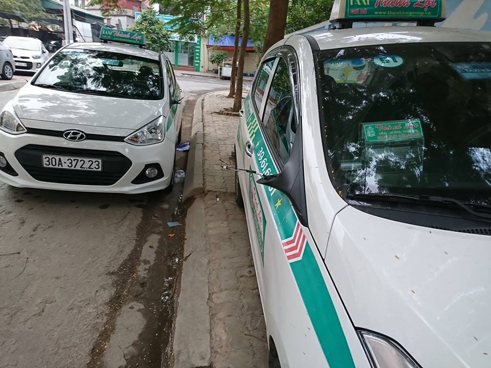 Hàng loạt xe taxi bị vặt gương ở khu đô thị gần công an phường