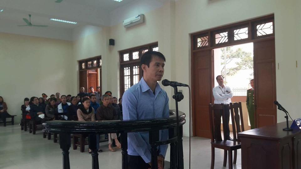 
Bị c&aacute;o Nguyễn Quang Vinh trong phi&ecirc;n x&eacute;t xử s&aacute;ng ng&agrave;y 19-12
