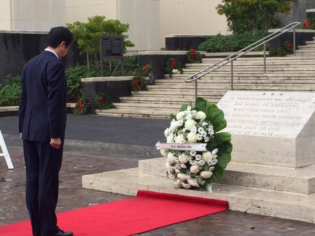Thủ tướng Nhật Bản Shinzo Abe tới Trân Châu Cảng
