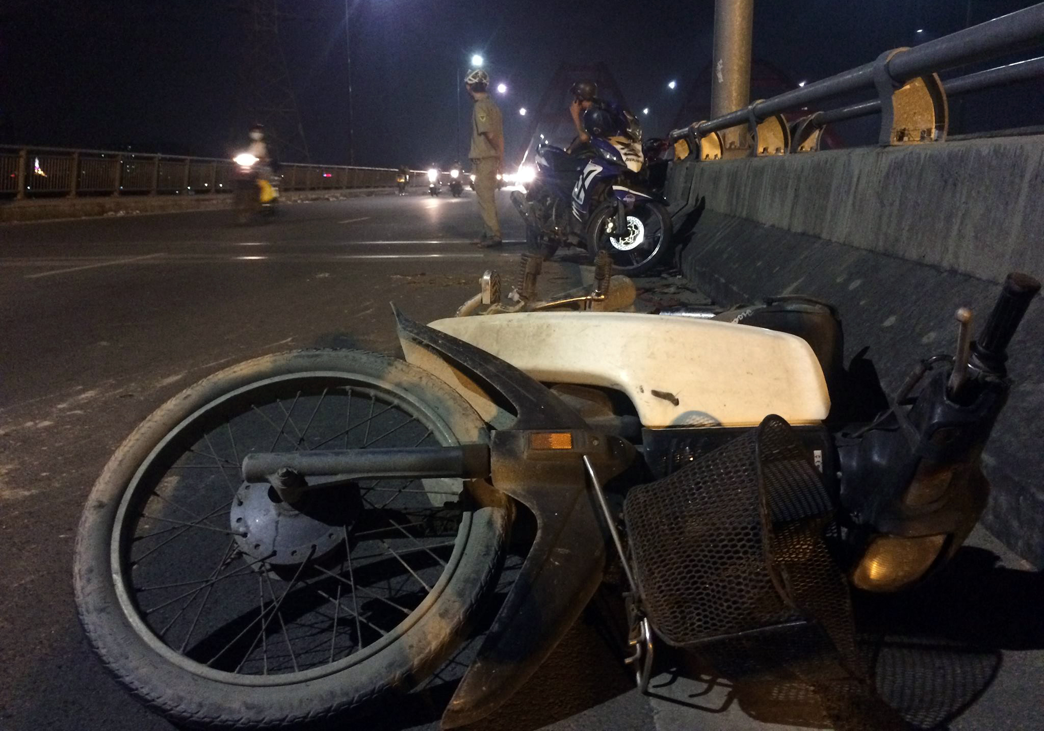 Gây tai nạn, phóng xe bỏ trốn