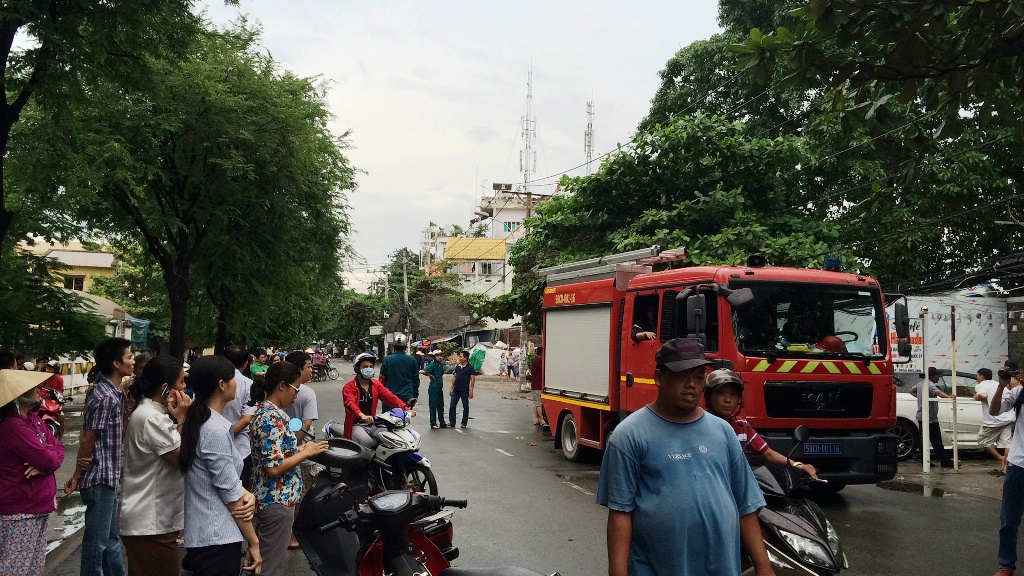 TP HCM: Gây rối, chém công an rồi đốt nhà