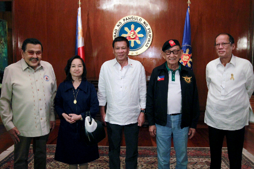 5 đời tổng thống Philippines họp bàn về biển Đông