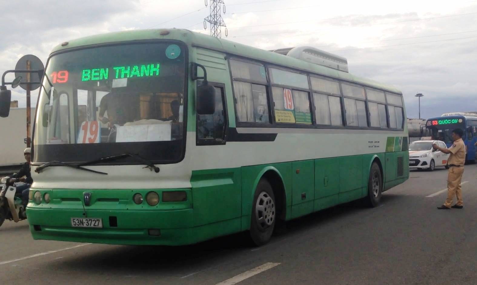 
Chiếc xe bu&yacute;t tại hiện trường
