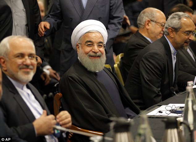 Rượu phá bữa ăn trưa của hai TT Pháp, Iran